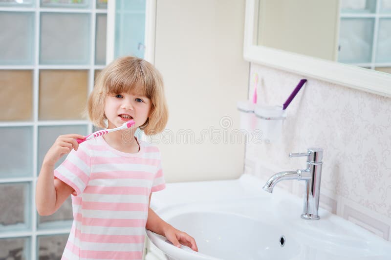Ein kleines Mädchen stockbild Ein kleines Mädchen stockbild