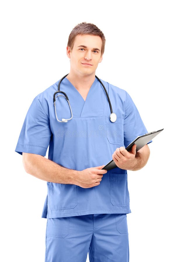 Ein männlicher Arzt in einer Uniform, die mit Klemmbrett in seinem aufwirft stockbild Ein männlicher Arzt in einer Uniform, die mit Klemmbrett in seinem aufwirft stockbild