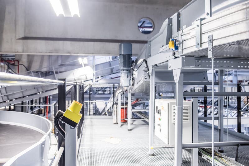 Ein Notknopf in einer Industrieanlage lizenzfreies stockbild Ein Notknopf in einer Industrieanlage lizenzfreies stockbild