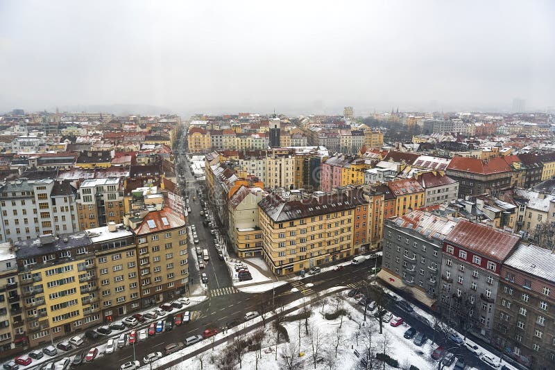 Ein Panoramablick von Prag-Skylinen stockbild Ein Panoramablick von Prag-Skylinen stockbild