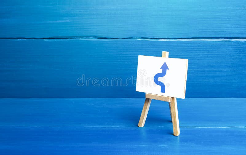 Ein Rack mit einem gekrümmten Pfeil, der ein Hindernis zu vermeiden. Abweichung von Wegseitenauftrag. Manöver, gute Akt Getränken. lizenzfreies stockfoto