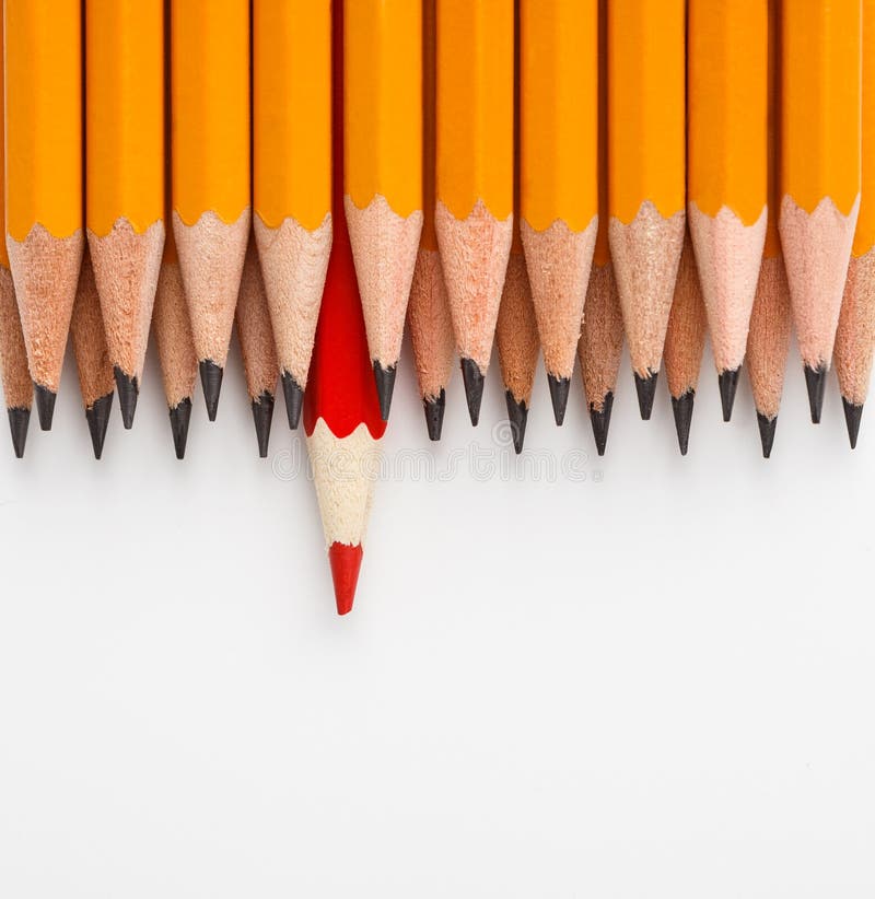 Ein roter Bleistift in der Gruppe von den ähnlichen lizenzfreies stockfoto Ein roter Bleistift in der Gruppe von den ähnlichen lizenzfreies stockfoto