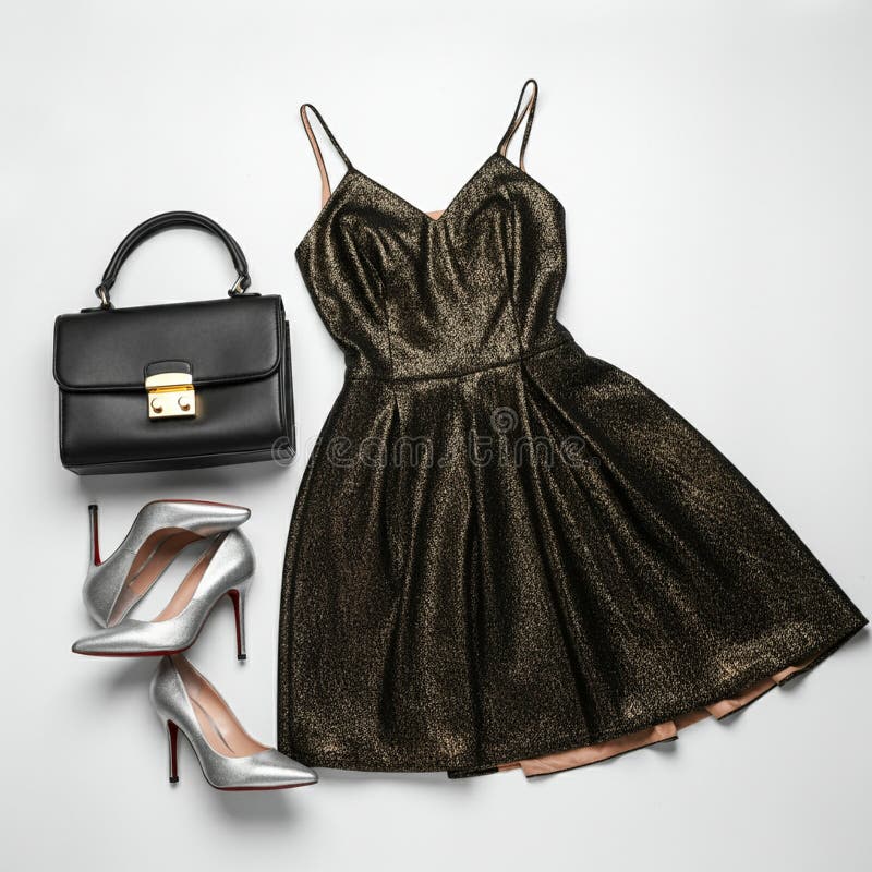 Ein schimmerndes schwarzes Cocktailkleid mit dünnen Gurten und einem Rock. Begleitend vektor abbildung