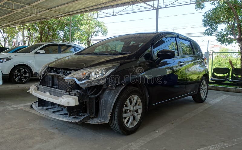 Ein schwarzes Privatauto stockbild