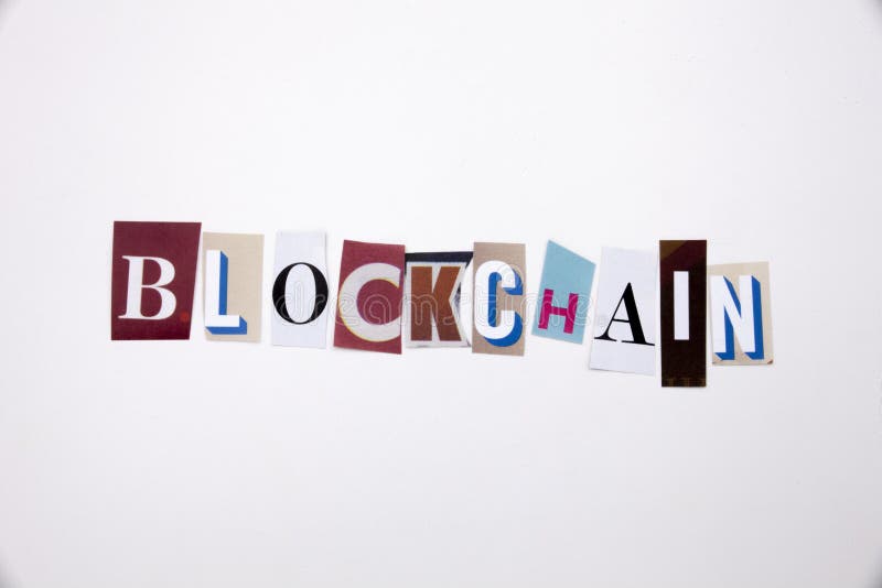 Ein Wortschreibenstext, der Konzept von BLOCKCHAIN gemacht vom unterschiedlichen Zeitschriftenzeitungsbuchstaben für Geschäftsfal stockfotos