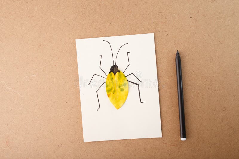 Ein wunderschönes Kunstwerk, in dem Kreativität und Natur aufeinander treffen. Ideal für umweltfreundliche Unternehmen, die Kunsts stockfotos