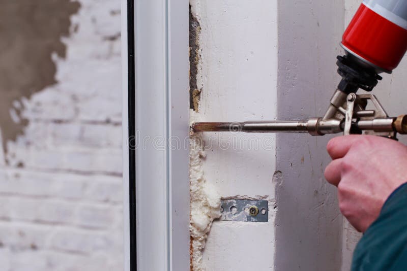 Einbau der Fenster stockfoto. Bild von fenster, einbau