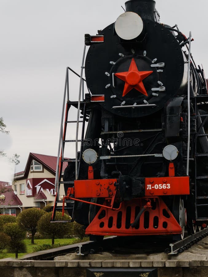 Eine alte Dampflokomotive wird ausgestellt Lida, Belarus, 3 09.2019 stockfoto Eine alte Dampflokomotive wird ausgestellt Lida, Belarus, 3 09.2019 stockfoto