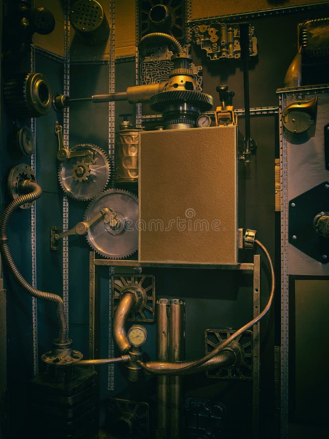 Eine alte Weinlesewand mit Mechanismen in der steampunk Art stockfotografie Eine alte Weinlesewand mit Mechanismen in der steampunk Art stockfotografie