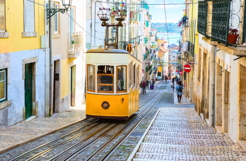Eine Ansicht der Neigung und der Bica-Tram, Lissabon, Portugal