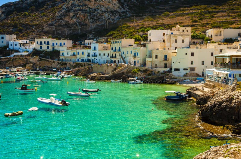 Eine Ansicht von Levanzo-Insel, Sizilien lizenzfreie stockbilder Eine Ansicht von Levanzo-Insel, Sizilien lizenzfreie stockbilder