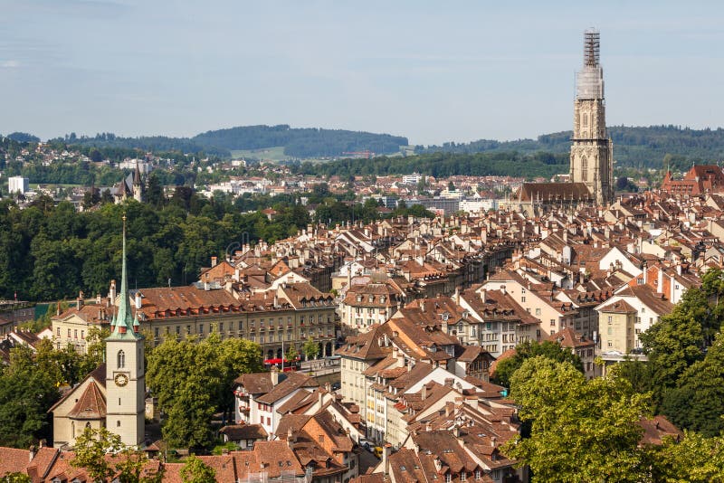 Eine Ansicht zur alten Stadt von Bern lizenzfreies stockfoto Eine Ansicht zur alten Stadt von Bern lizenzfreies stockfoto