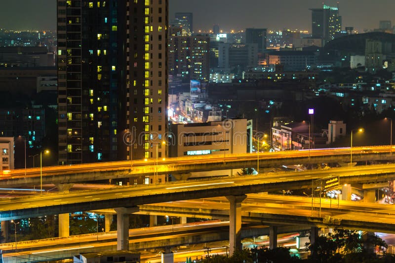 Eine Ansicht über die große asiatische Stadt von Bangkok, Thailand am nighttim stockfotos Eine Ansicht über die große asiatische Stadt von Bangkok, Thailand am nighttim stockfotos
