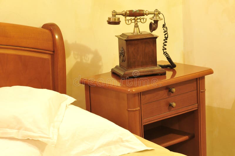 Eine einzelnes Bett- und Nachtlampe stockfotografie Eine einzelnes Bett- und Nachtlampe stockfotografie