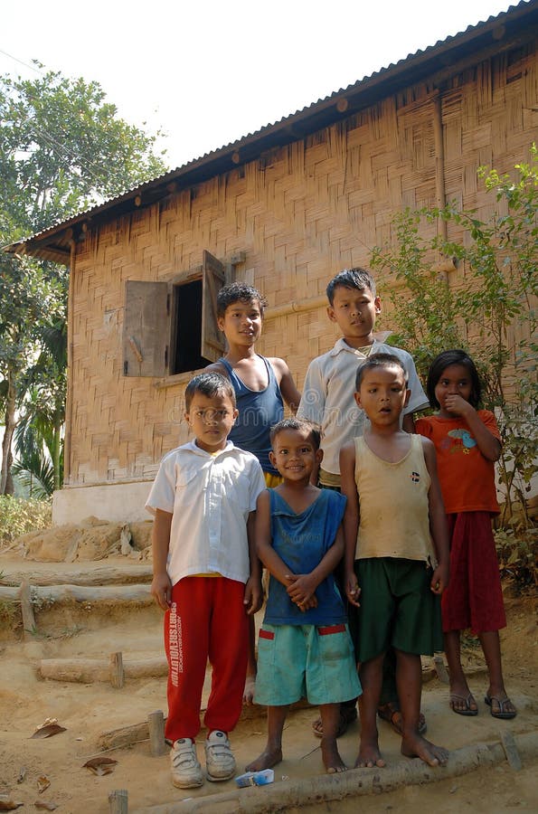 Eine Gruppe Kinder in einem kleinen Dorf in der Nähe von Srimangal, Bangladesch stockbilder Eine Gruppe Kinder in einem kleinen Dorf in der Nähe von Srimangal, Bangladesch stockbilder