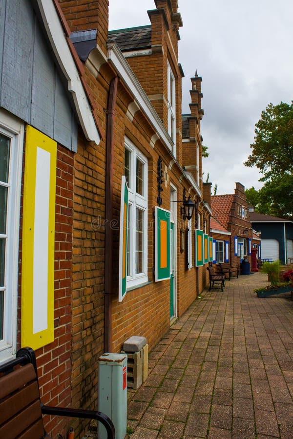 Eine holländische Straße in Windmill Island Gardens lizenzfreie stockfotografie