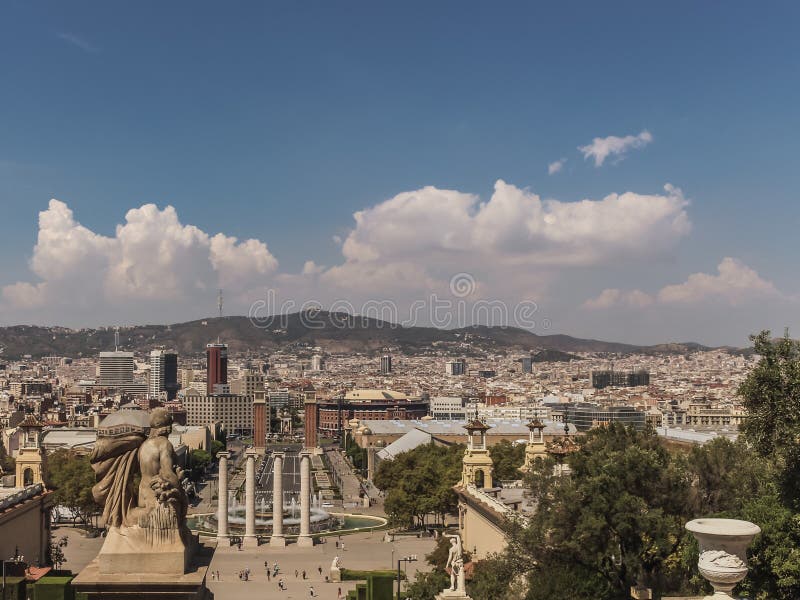 Eine Landschaftsansicht von Barcelona, Spanien Dieses ist ein sonniger Tag mit einigen Wolken stockfoto Eine Landschaftsansicht von Barcelona, Spanien Dieses ist ein sonniger Tag mit einigen Wolken stockfoto