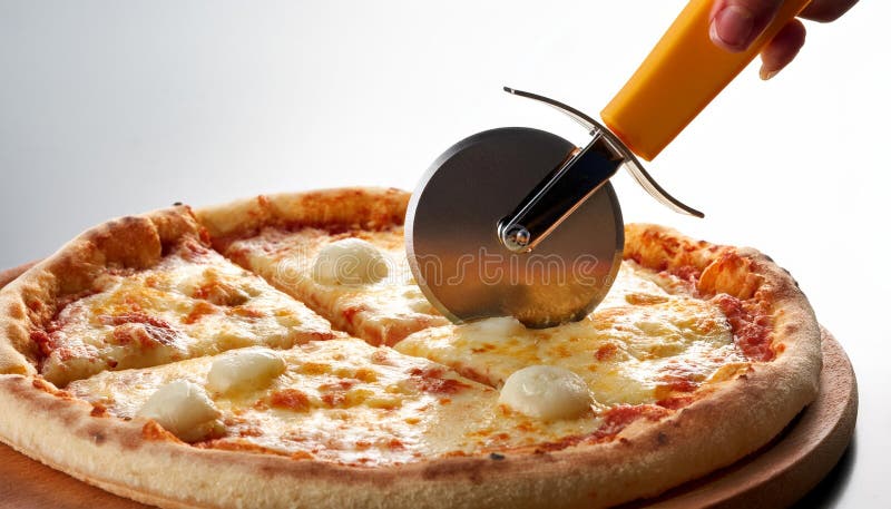 Eine Pizza, die von ai geschnitten wird. Eine Pizza auf weißem Grund geschnitten