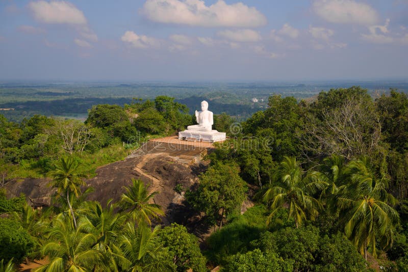 Skulptur Von Einem Sitz-Buddha Im Kloster Medamulana Sri Lanka