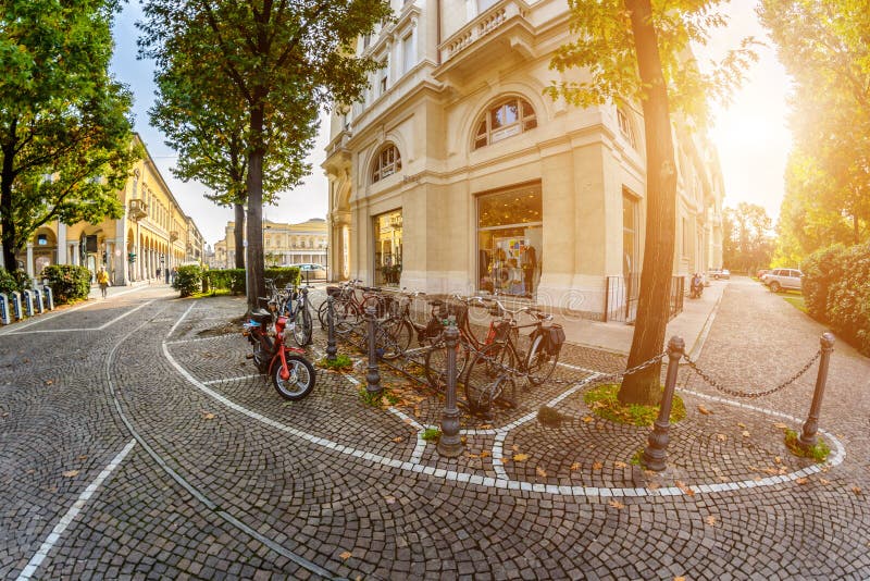 Eine Straße in Italien tonen lizenzfreie stockfotos Eine Straße in Italien tonen lizenzfreie stockfotos