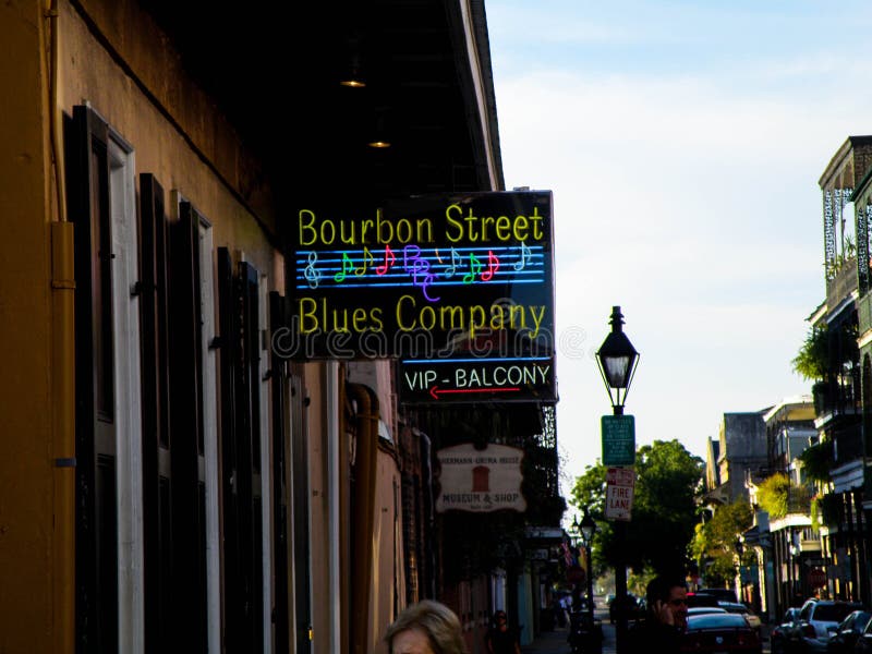 Eine unten Bourbon-Straße in New Orleans stockfoto Eine unten Bourbon-Straße in New Orleans stockfoto