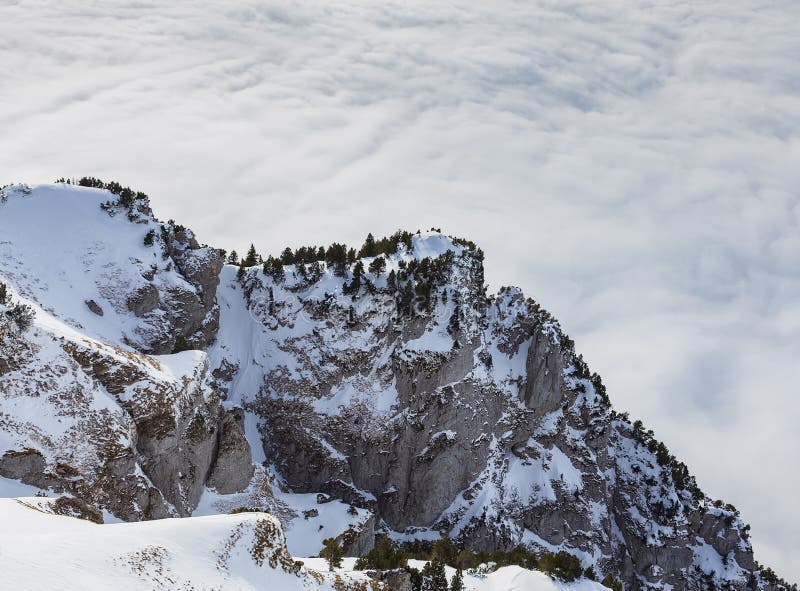 Eine Winterzeitansicht in die Schweizer Alpen stockbild Eine Winterzeitansicht in die Schweizer Alpen stockbild