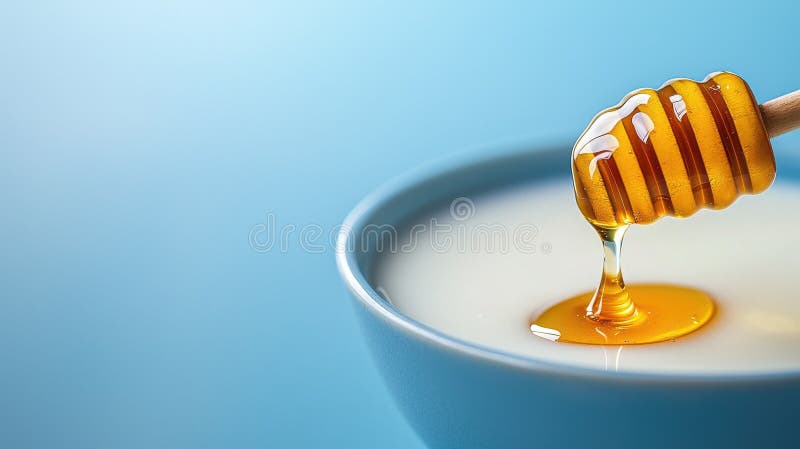 Einen Blick auf Honig, der aus einem Holzfäller in eine Schüssel Jogurt tropft und eine köstliche und gesunde Dessert-Idee zeigt vektor abbildung