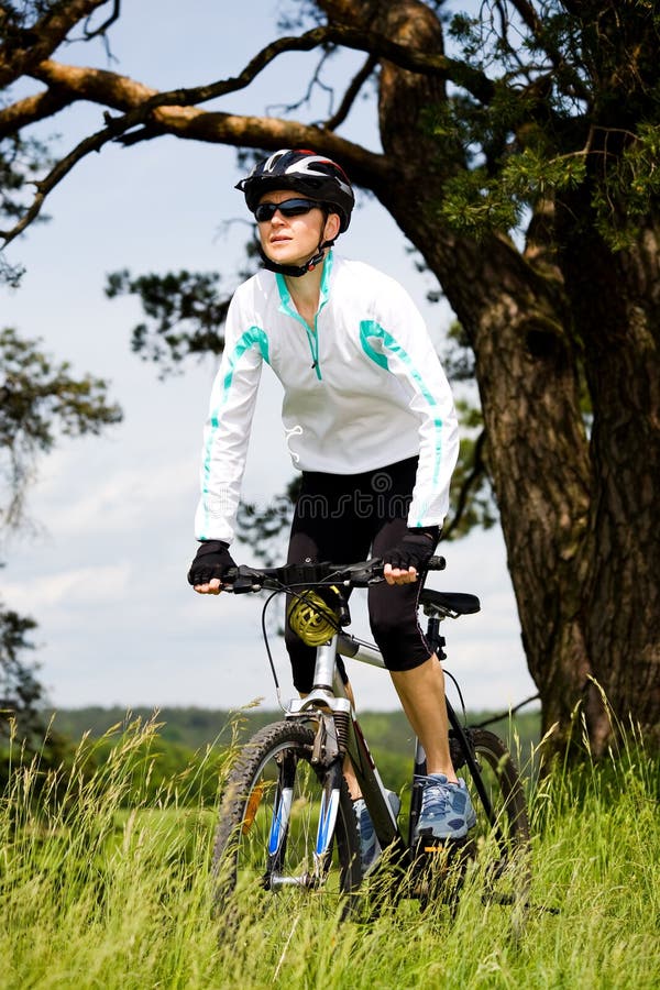 Einen.Kreislauf.durchmachenfrau lizenzfreies stockbild Einen.Kreislauf.durchmachenfrau lizenzfreies stockbild