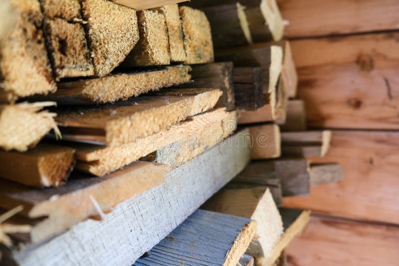 Einen Stapel Teppichabfall, Der Als Brennholz Nachhaltig Und Rationell Für  Die Heizung Von Häusern Verwendet Wird Stockbild - Bild von ablage, einbau:  237291955