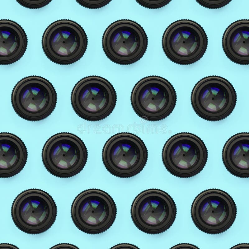 Einige Kameraobjektive mit einer geschlossenen Öffnungslüge auf Beschaffenheitshintergrund des blauen Pastellpapiers der Mode Far lizenzfreie stockfotos Einige Kameraobjektive mit einer geschlossenen Öffnungslüge auf Beschaffenheitshintergrund des blauen Pastellpapiers der Mode Far lizenzfreie stockfotos