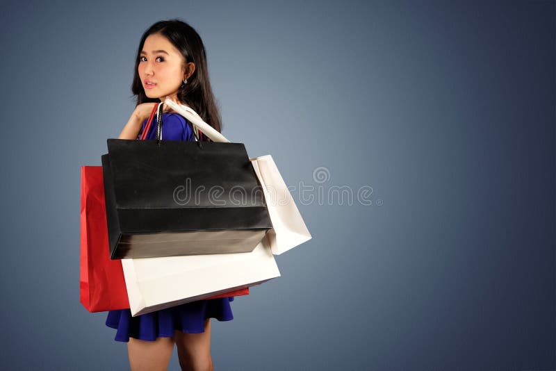 Einkaufsfrau mit Einkaufstaschen stockfoto Einkaufsfrau mit Einkaufstaschen stockfoto