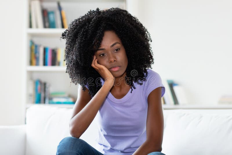 Einsame und traurige Afroamerikanerfrau