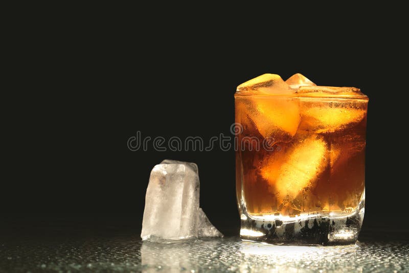 Eis-Tee stockfoto. Bild von hintergrund, whisky, alkohol - 9595340