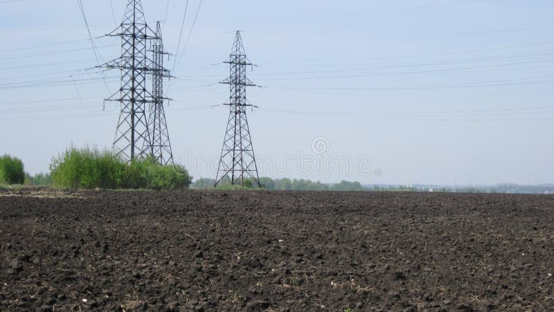 EisenStromleitung Unterstützungen lizenzfreie stockfotografie EisenStromleitung Unterstützungen lizenzfreie stockfotografie