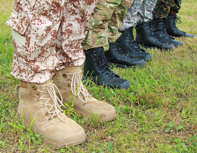Ejército, botas militares foto de archivo. Imagen de verde - 32380646
