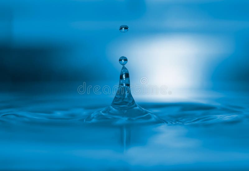 El agua azul cae macro imagen de archivo libre de regalías El agua azul cae macro imagen de archivo libre de regalías