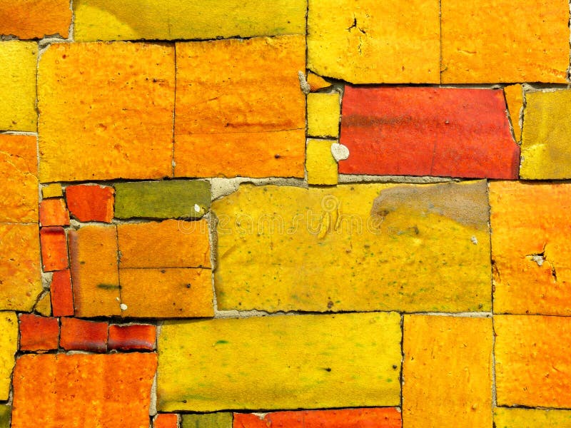 El amarillo embaldosa el mosaico - modelo al azar