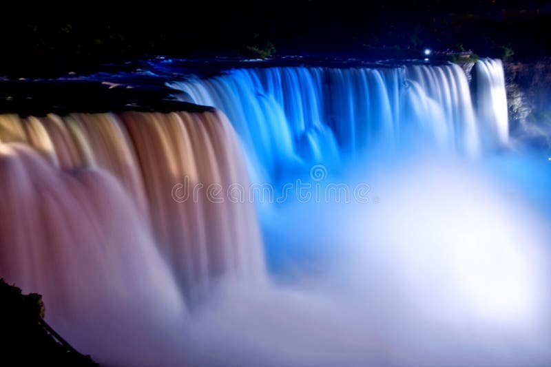 El americano se cae en Niagara imagen de archivo libre de regalías El americano se cae en Niagara imagen de archivo libre de regalías