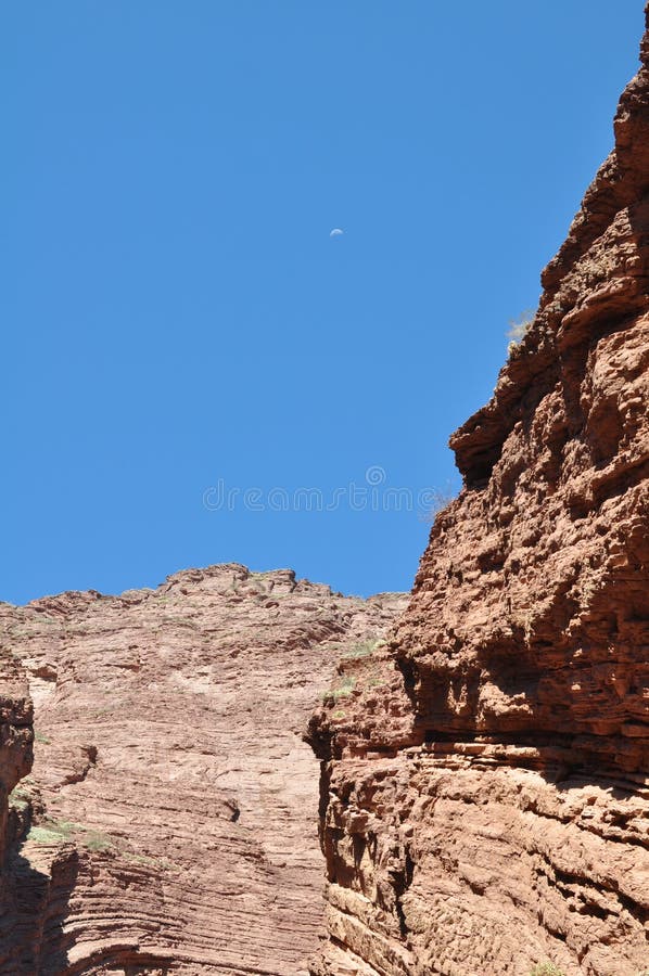 El Anfiteatro amfiteatern är vaggar bildande på Quebrada de las Conchas i den Cafayate regionen, det Salta landskapet royaltyfri fotografi El Anfiteatro amfiteatern är vaggar bildande på Quebrada de las Conchas i den Cafayate regionen, det Salta landskapet royaltyfri fotografi