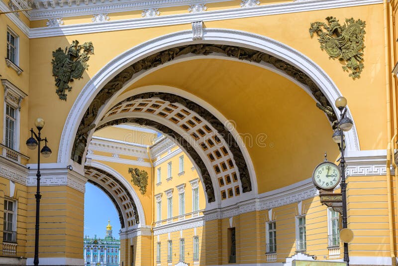 El arco del estado mayor general, St Petersburg, Rusia foto de archivo libre de regalías El arco del estado mayor general, St Petersburg, Rusia foto de archivo libre de regalías
