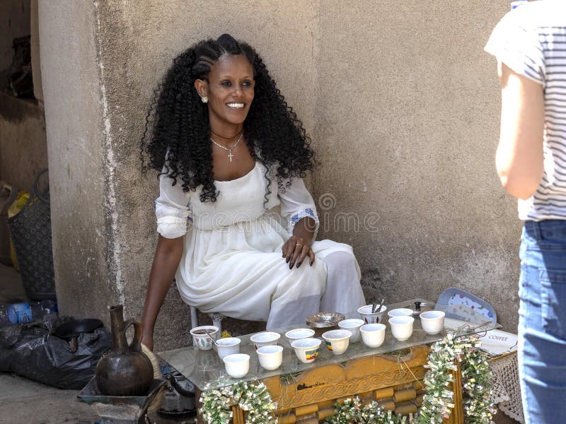 El Ayudante De Cafetería, Es Una Ceremonia, El 27 De Abril 2019, Etiopía  Foto editorial - Imagen de ayudante, café: 150299571
