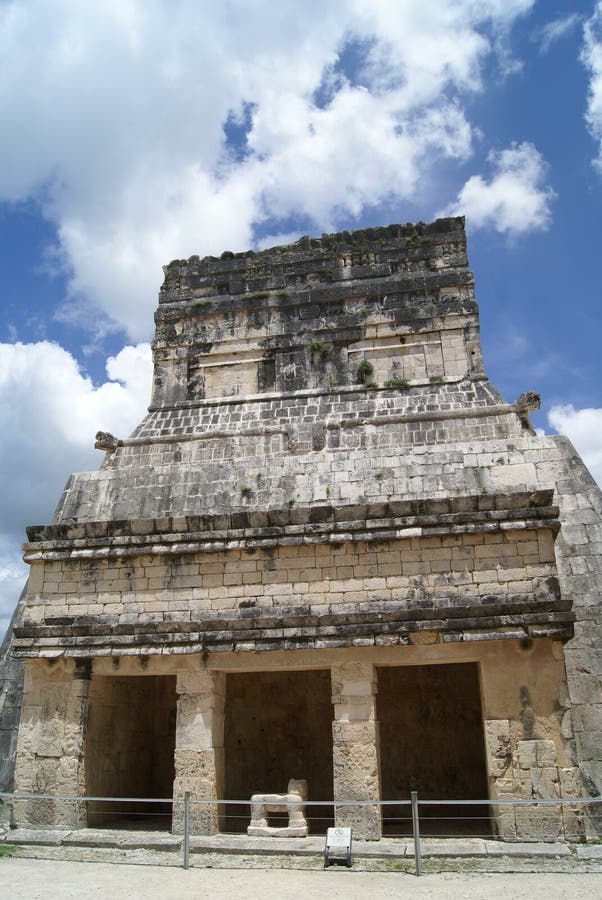 El Ballcourt magnífico en Chichen Itza, México fotos de archivo libres de regalías El Ballcourt magnífico en Chichen Itza, México fotos de archivo libres de regalías
