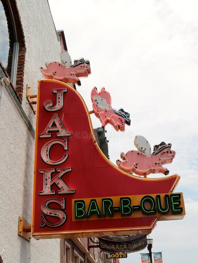El Bbq de Jack famoso, calle Nashville céntrica de Broadway imagen de archivo libre de regalías El Bbq de Jack famoso, calle Nashville céntrica de Broadway imagen de archivo libre de regalías
