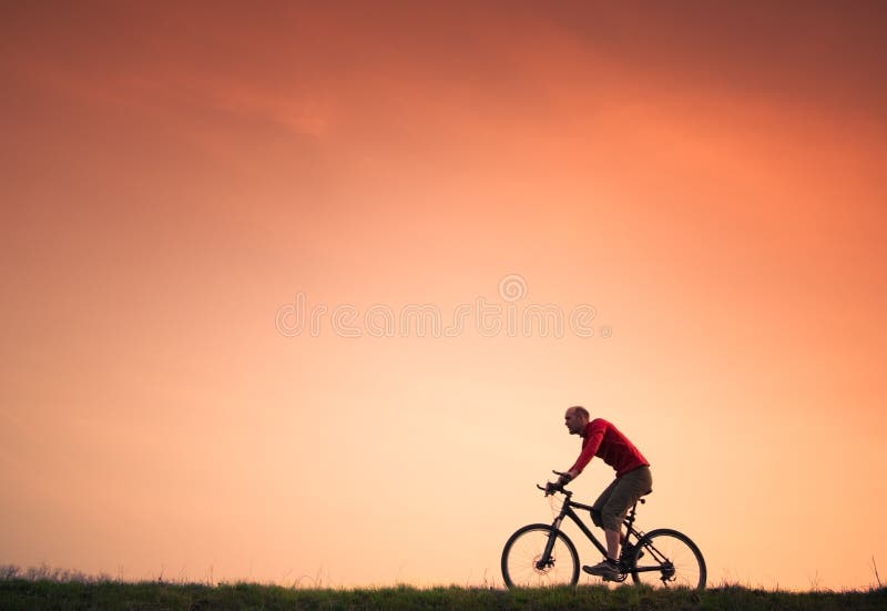 El biking del extremo del hombre imagen de archivo El biking del extremo del hombre imagen de archivo