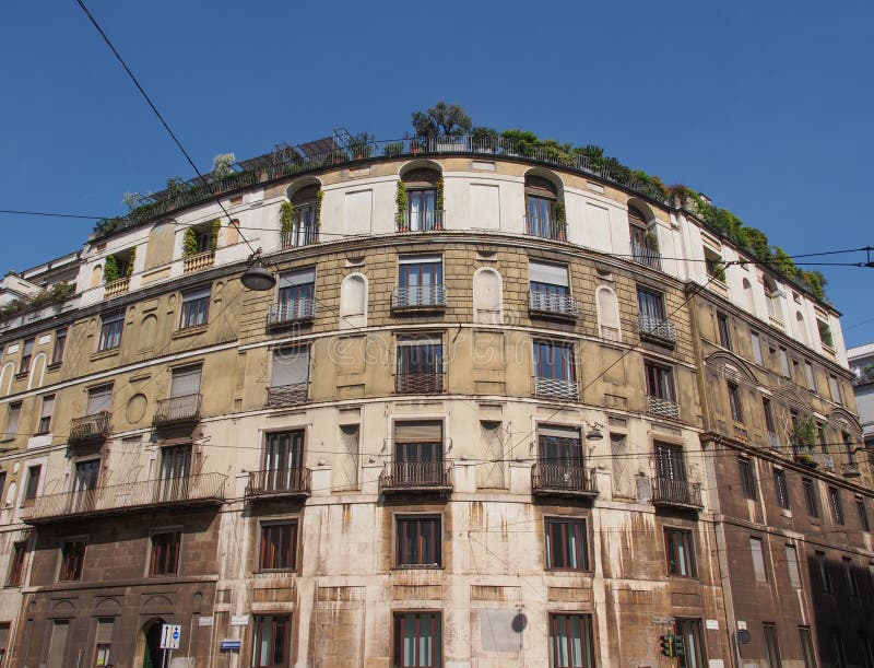El Ca Brutta en Milán. MILÁN, ITALIA - 10 DE ABRIL DE 2014: El Ca Brutta diseñado por el arquitecto Giovanni Muzio en 1922 es una obra maestra moderna temprana de la arquitectura