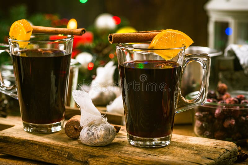 El calentarse festivo reflexionó sobre el vino, comida de la Navidad imagen de archivo libre de regalías El calentarse festivo reflexionó sobre el vino, comida de la Navidad imagen de archivo libre de regalías