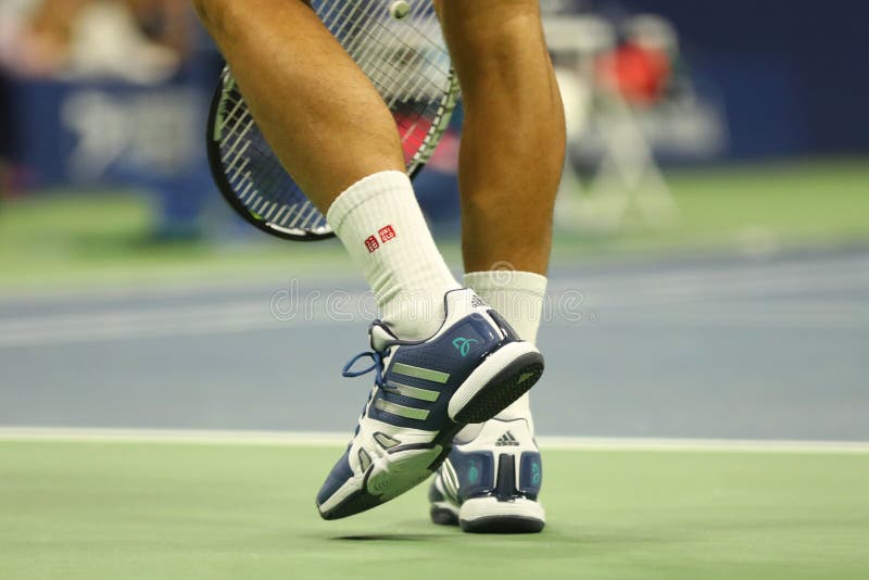 Campeón Novak Djokovic Del Grand Slam De Serbia Lleva Las Zapatos Tenis De Encargo Adidas Partido En El US Open 201 Foto editorial - de estadio, serbio: 88874436