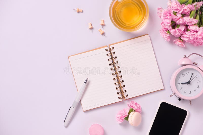 El casarse para hacer la lista con las flores Endecha del plano del planificador de la maqueta foto de archivo El casarse para hacer la lista con las flores Endecha del plano del planificador de la maqueta foto de archivo