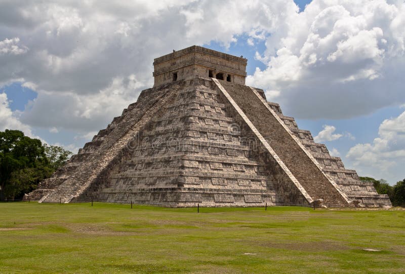 El Castillo Chichen Itza Mexico Stock Photo - Image of maya, imposing ...