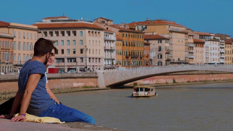El centro de ciudad maravilloso de Pisa con el río Arno - PISA TOSCANA ITALIA - 13 de septiembre de 2017